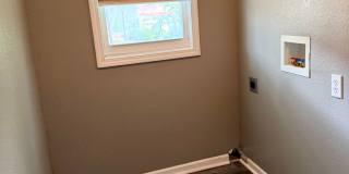 3 Bedroom 2 Bathrooms with Fully Fenced In Yard AVAILABLE NOW!!! Gallery 11
