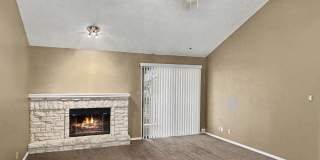 Charming 2BR Condo with Vaulted Ceilings, Fireplace & Pool Access Gallery 4