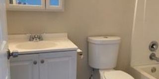 Midtown - Convenient Duplex - Move in Ready! Gallery 4