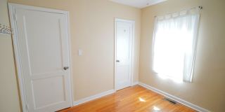 3 Bed / 1 Bath Home w/Sunroom in Midtown Neighborhood! Gallery 18