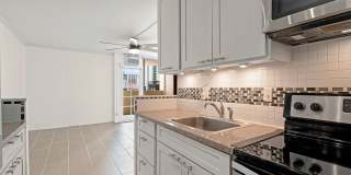 Modern 1-bedroom Condo in Waikiki Gallery 1