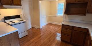 2 Bedroom House with Hardwood Floors Gallery 1