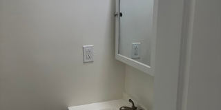 Great 1st Floor Duplex in Squirrel Hill! Available NOW! Gallery 15
