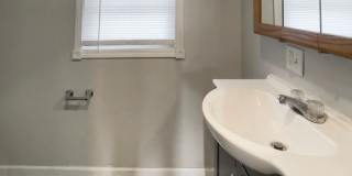 PRELEASING for AUGUST! Close to Campus Gallery 10