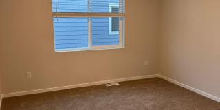 Beautiful Spanaway Home! Apply Today Gallery 18