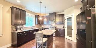 Beautiful 4BR Home in Woodloch | 2-Car Garage, A/C & Bonus Loft Gallery 4