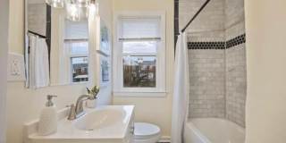 Beautiful Renovated 3BR/2BTH Brick Townhome Gallery 18