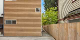 3bd/3ba Seattle Townhome Gallery 4