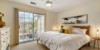 Top-Floor Serenity: Bright & Modern Fully Furnished Boulder Retreat Gallery 3