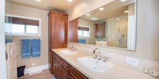 Private Newport Beach Cul-de-Sac Home Gallery 31