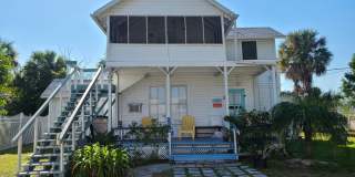 1 BEDROOM HISTORIC APT. 2ND STORY Gallery 1