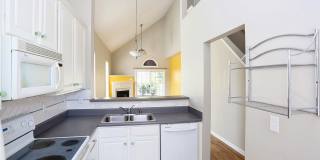 3 Bedroom, 2 Bath End Unit with Fresh Carpet and Paint in Auburn Square! Gallery 8