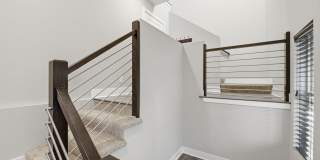Stylish Midtown townhouse with stunning city views! Gallery 6