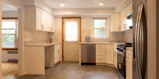 121 Manhasset Avenue Gallery 15