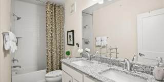 43756 TRANSIT Square Gallery 28