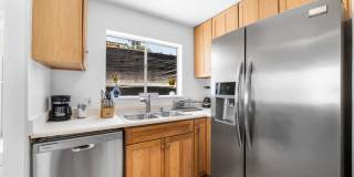 Charming 2 Bed 1 bath "fully furnished monthly rental" in La Jolla Village. Gallery 21