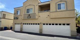 Spacious 3-Bedroom Townhome with Private Yard & Community Pool Gallery 1