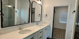 3 Bedroom House with Privacy Fence Gallery 16