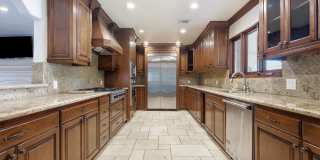 13800 Erwin Street Gallery 1