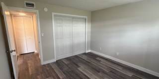 2 Bedroom/1 Bathroom Apartment Gallery 13