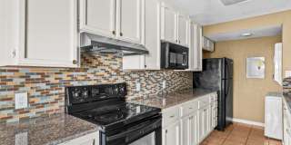 Townhouse for Rent – 2 Bed / 1 Bath Gallery 8