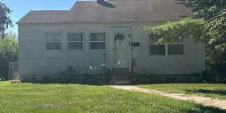 2 Bedroom House W/ Garage! Gallery 1