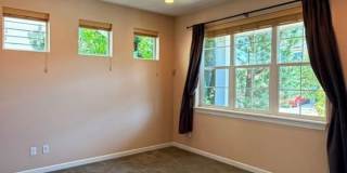 Spacious 4-Bed Home with Loft & Covered Patio in North Creek Gallery 7