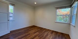 Charming Traditional Home with a Detached Guest House Charming Traditional Home with a Detached Guest House Gallery 9