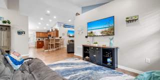 Gorgeous 4 bedroom pool house for rent w/ deeded beach access + pool & yard service included in the rent! Gallery 10