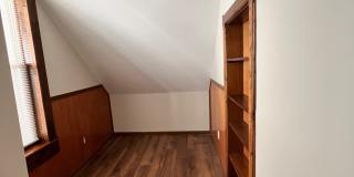 223 S Scioto St Gallery 12