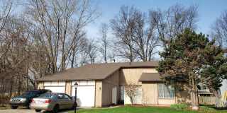 Spacious townhouse with updates and garage! Gallery 1