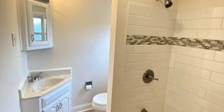 3 Bed/1 Bath Home in Beechview with Bonus Room-Convenient to Downtown! Available October! Gallery 20