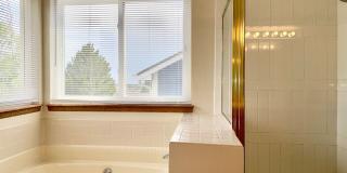 Fantastic 4 Bedroom Nestled in the heart of Old Farm! Gallery 23
