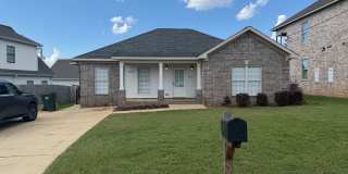 LEASING FOR FALL 2027 3 Bed/3 Bath Forest Lake Home less than a mile from campus! Gallery 1