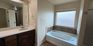 Beautiful and Cozy 3bed/2bath with an Office Available in North Norman! Gallery 25