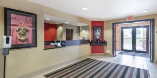 Suites Indianapolis - Airport Gallery 7