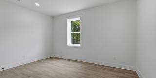 Spacious 5-Bedroom with Fenced Yard & Modern Amenities Gallery 33