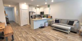 Convenient Location! Beautiful 3/2.5 Townhome w/ Pool Community! Gallery 17