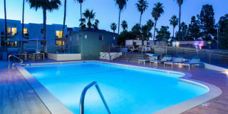 Avalon Woodland Hills Gallery 30