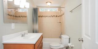 1014 Douglas Avenue Gallery 28