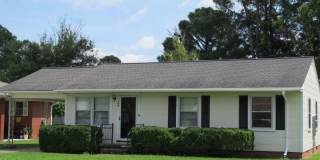 3 Bed 1 Bath House with Spacious Backyard Gallery 1