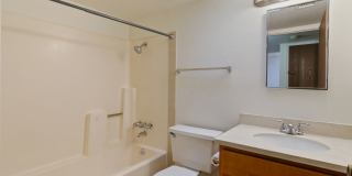 Private and Charming 2 Bed 1 Bath house Gallery 13