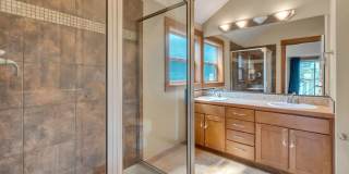 Stylish 3BR/3.5BA Townhome with Vaulted Ceilings & Attached Garage Gallery 20