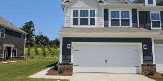 Like New End-Unit townhome in Monroe! Gallery 1