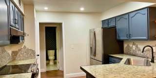 Renovated 2 Bedroom Duplex with Garage Near Airport and North Star Mall Gallery 7