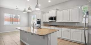 4 Bedroom + Den Single Family in Peoria Gallery 5