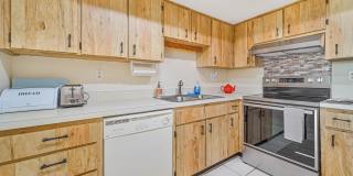* Renovated 1/1 Condo ~ Annual Lease, Whiskey Creek ** Gallery 13