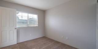 PRIME CORNER UNIT WITH CENTRAL AC!!! 3BR, 2.5BA WITH 2-CAR GARAGE Gallery 15