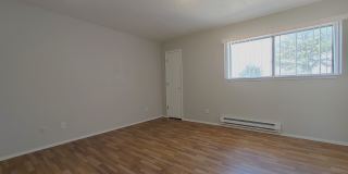 Home @ Valencia Gallery 17