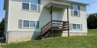 4 beds 1.5 baths on 1/2 acre lot Gallery 1